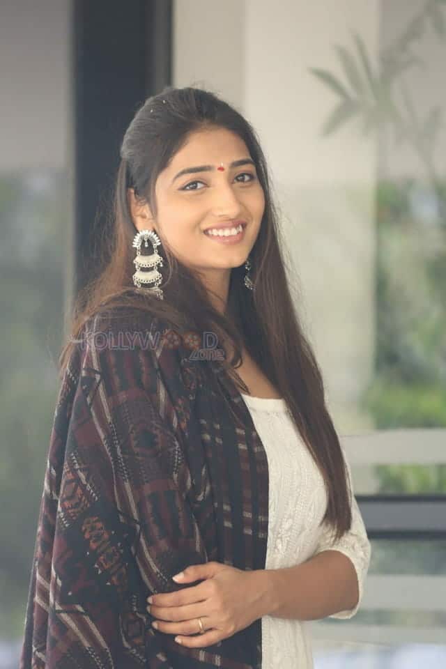 Actress Priya Vadlamani At Sumanth Ashwin S New Film Photos 24