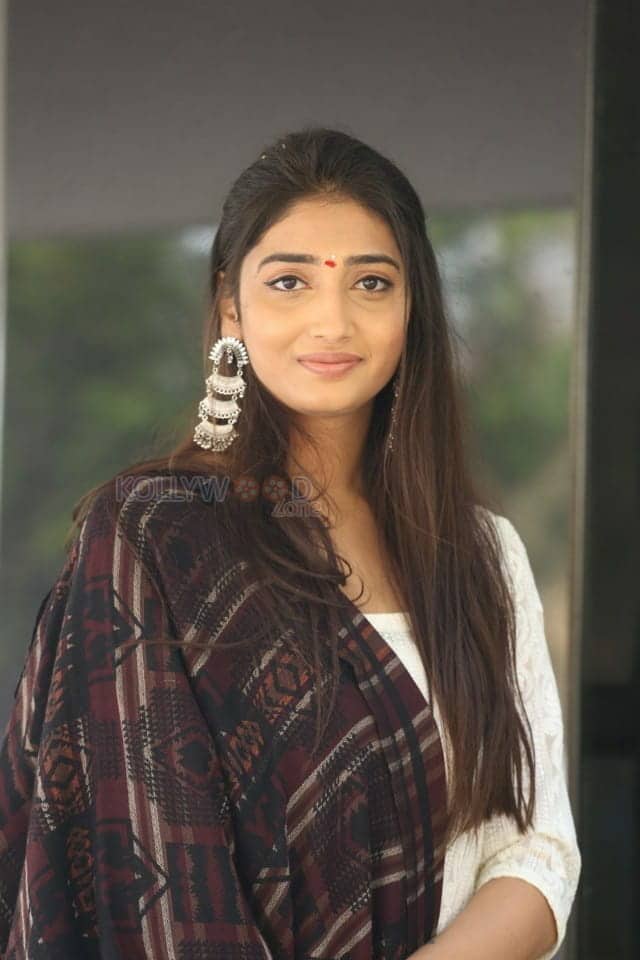 Actress Priya Vadlamani At Sumanth Ashwin S New Film Photos 25