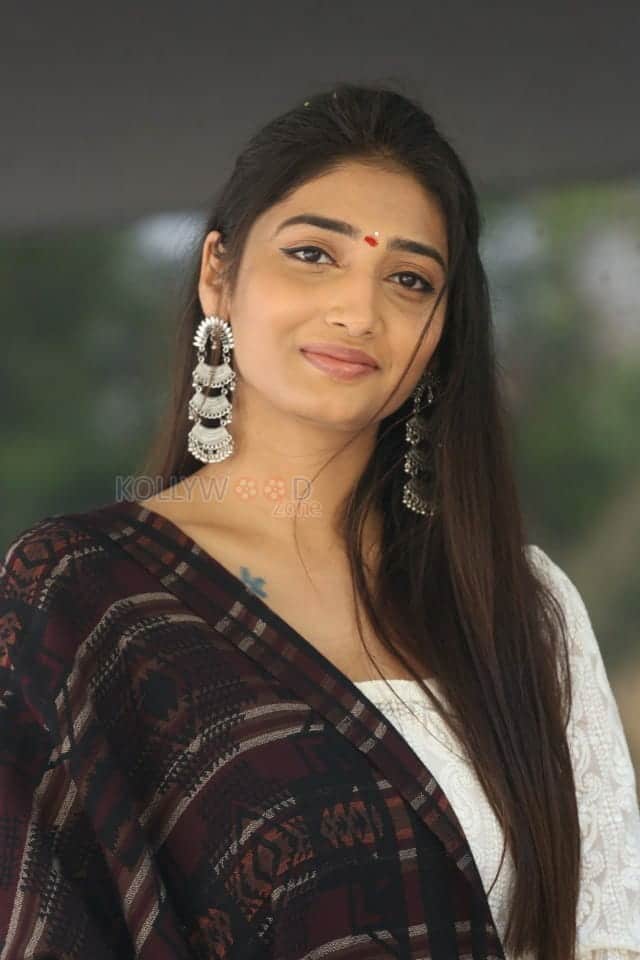 Actress Priya Vadlamani At Sumanth Ashwin S New Film Photos 27