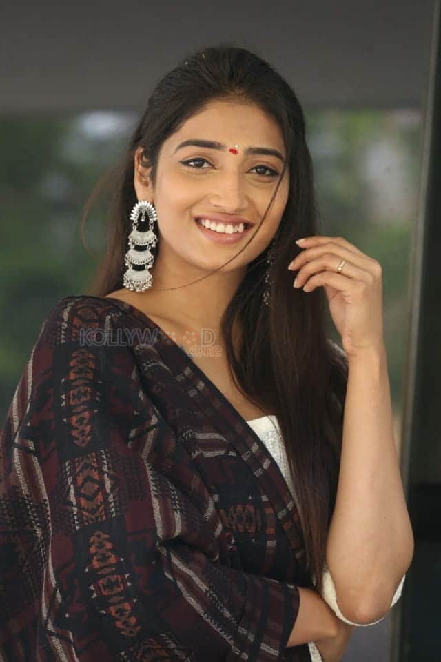 Actress Priya Vadlamani At Sumanth Ashwin S New Film Photos 31
