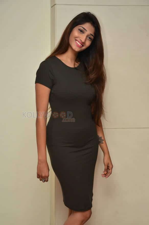 Actress Priya Vadlamani Pictures 21