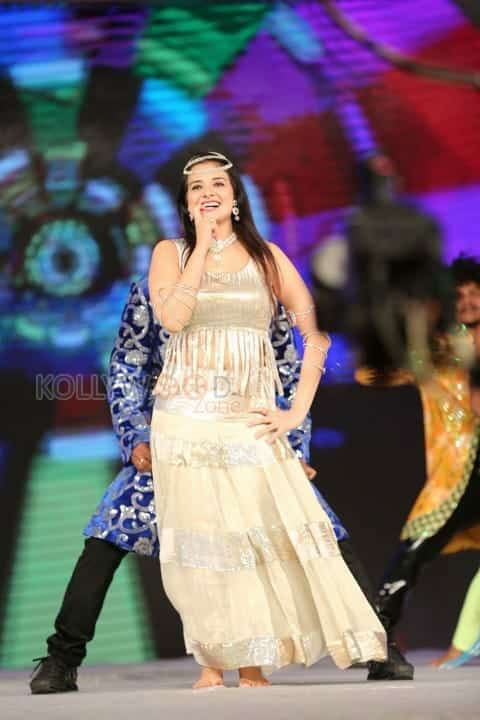 Actress Saloni At Gama Awards 2014 Photos 15