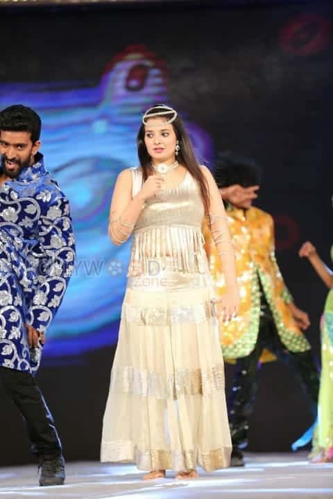 Actress Saloni At Gama Awards 2014 Photos 16