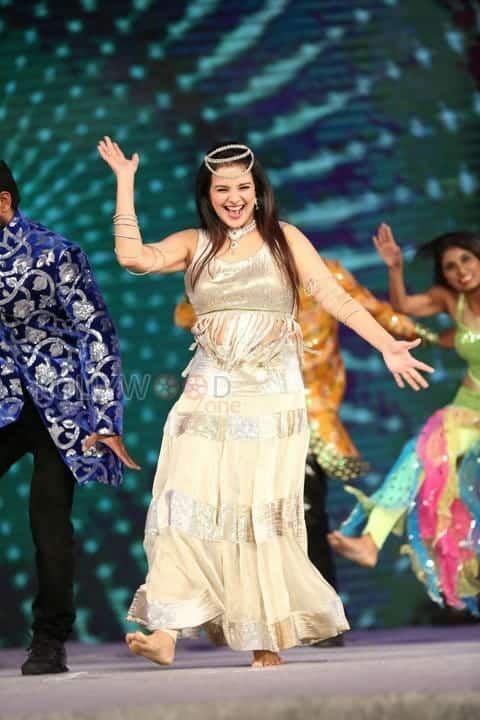 Actress Saloni At Gama Awards 2014 Photos 17