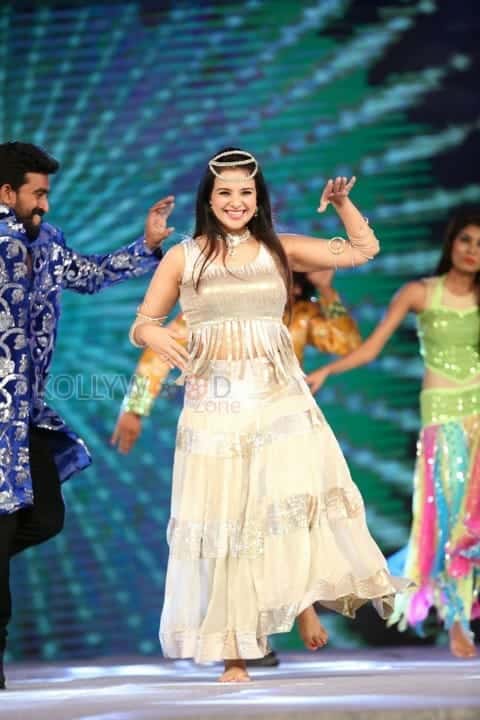 Actress Saloni At Gama Awards 2014 Photos 18