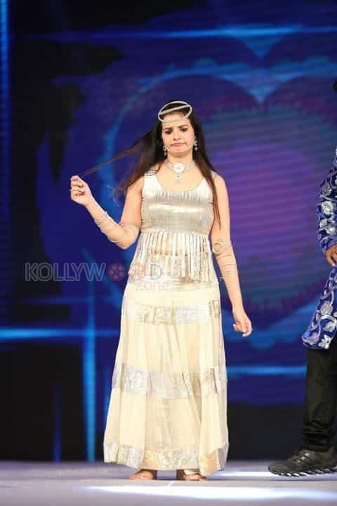 Actress Saloni At Gama Awards 2014 Photos 20