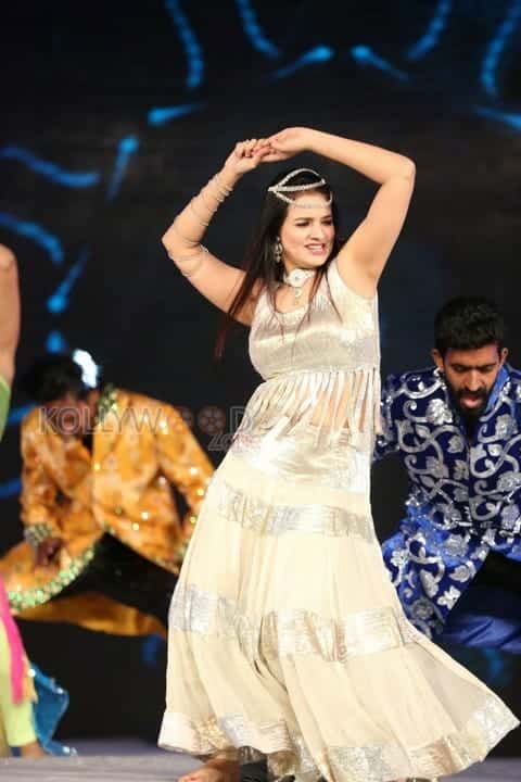 Actress Saloni At Gama Awards 2014 Photos 24