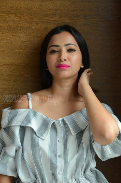 Actress Shweta Basu Prasad Photos 06