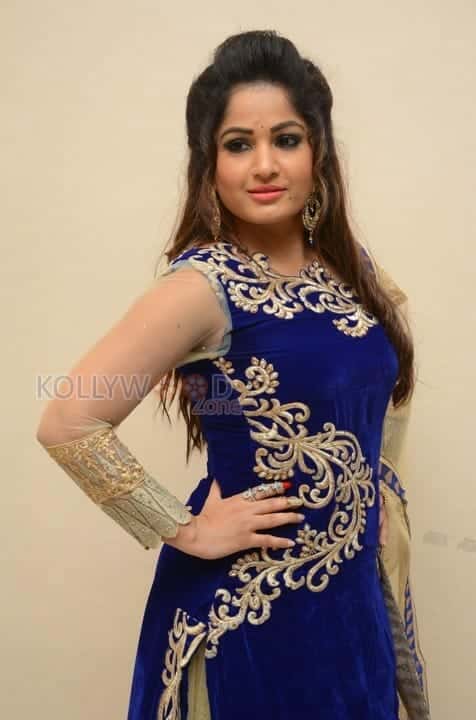 Madhavi Latha At Iddharam Audio Launch Photos 02
