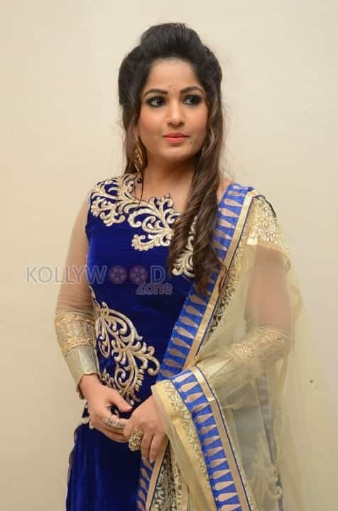 Madhavi Latha At Iddharam Audio Launch Photos 03