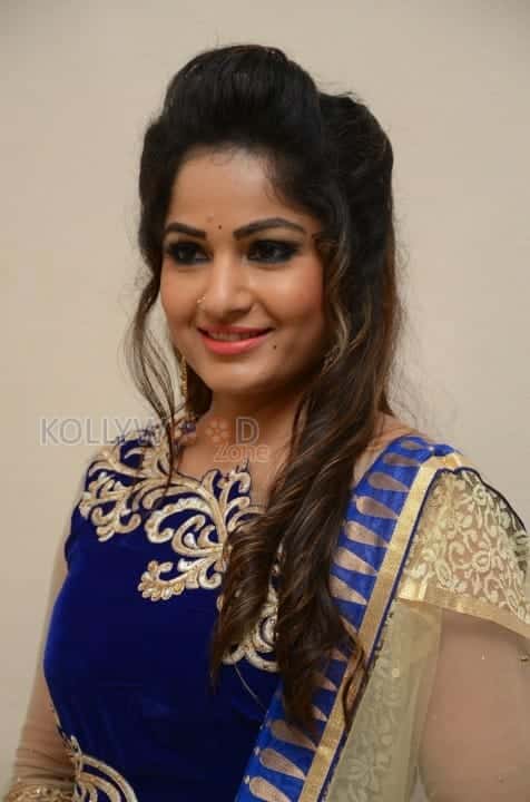 Madhavi Latha At Iddharam Audio Launch Photos 04
