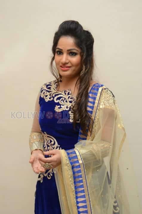 Madhavi Latha At Iddharam Audio Launch Photos 07