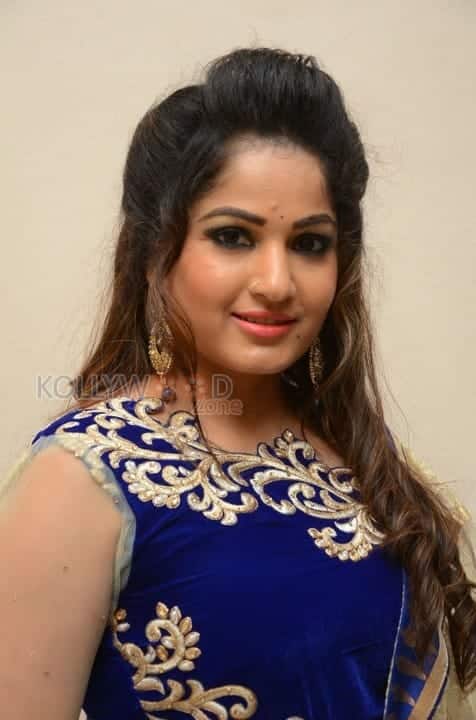 Madhavi Latha At Iddharam Audio Launch Photos 08