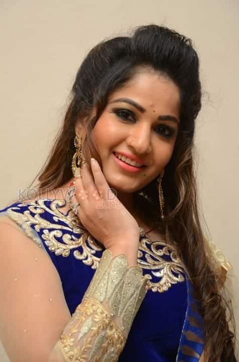 Madhavi Latha At Iddharam Audio Launch Photos 09