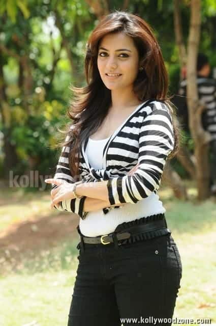 Nisha Agarwal Ishtam Movie Sexy Pictures 08
