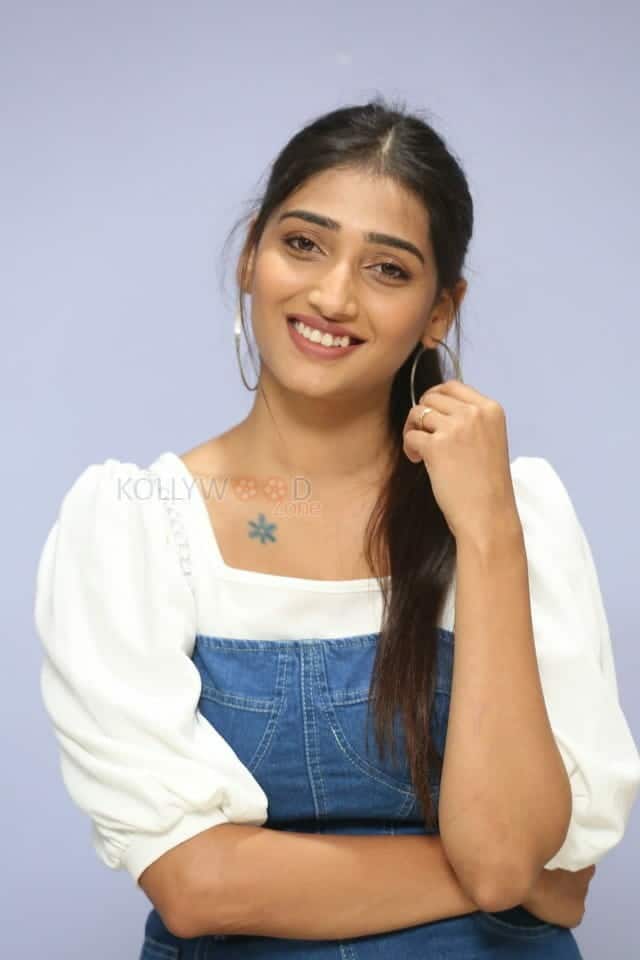 Priya Vadlamani At College Kumar Movie Teaser Launch Photos 02