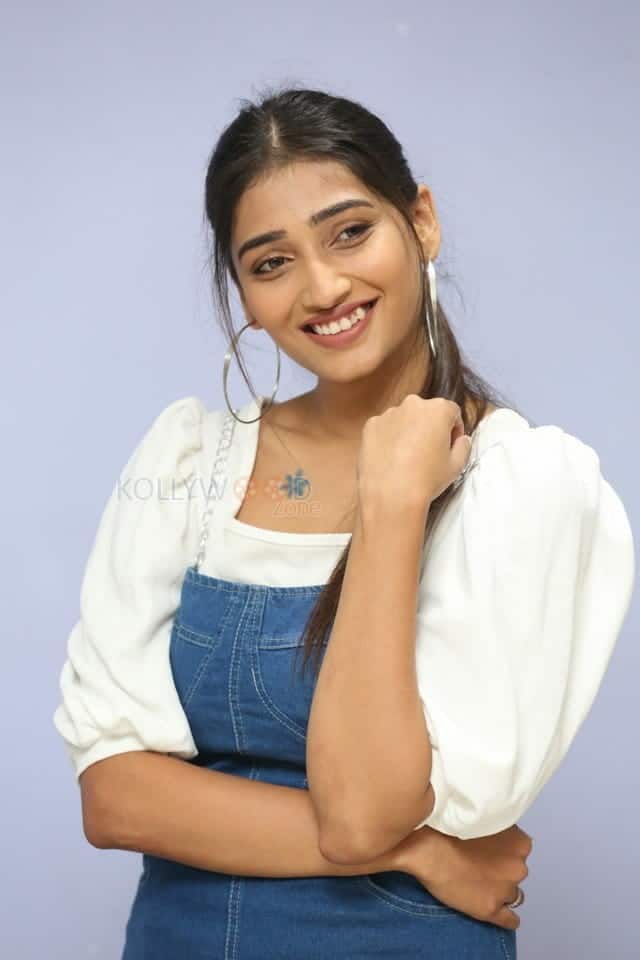 Priya Vadlamani At College Kumar Movie Teaser Launch Photos 03
