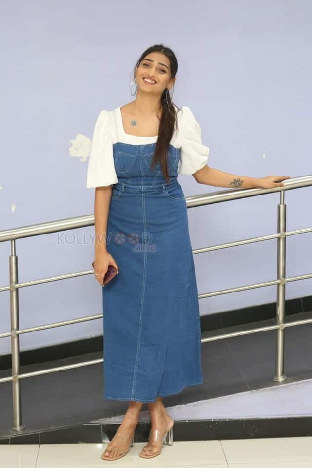 Priya Vadlamani At College Kumar Movie Teaser Launch Photos 04
