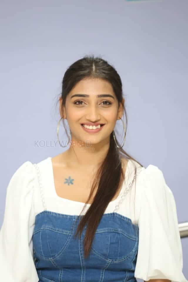 Priya Vadlamani At College Kumar Movie Teaser Launch Photos 06