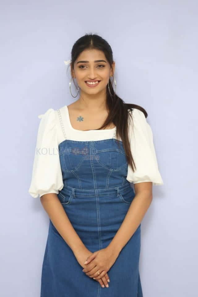Priya Vadlamani At College Kumar Movie Teaser Launch Photos 08