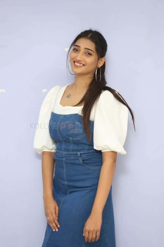 Priya Vadlamani At College Kumar Movie Teaser Launch Photos 10