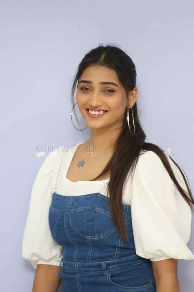 Priya Vadlamani At College Kumar Movie Teaser Launch Photos 11
