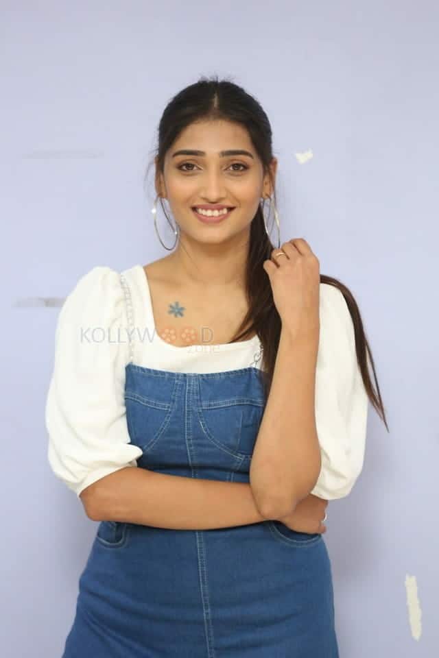 Priya Vadlamani At College Kumar Movie Teaser Launch Photos 12