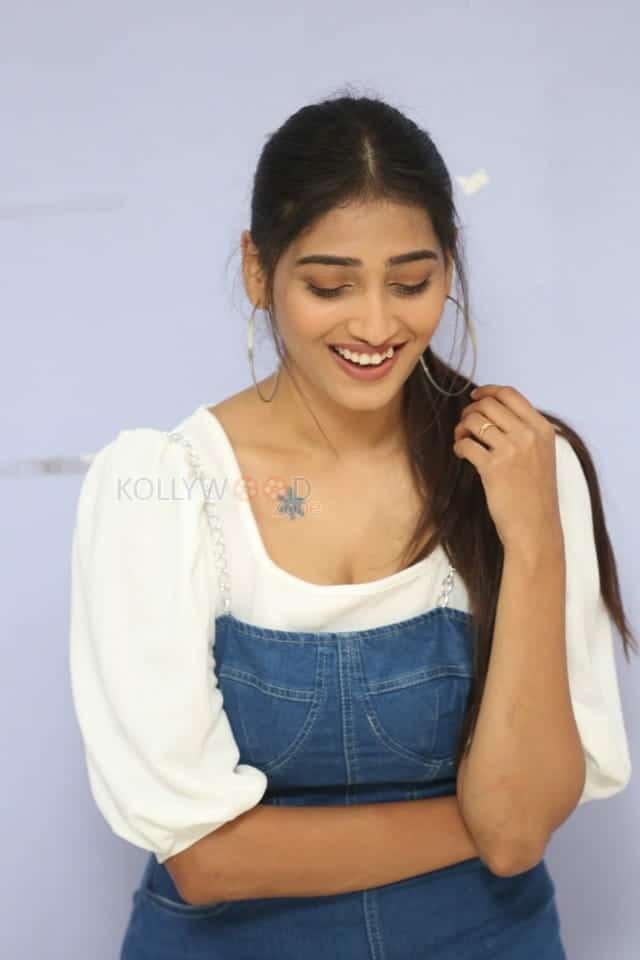 Priya Vadlamani At College Kumar Movie Teaser Launch Photos 13