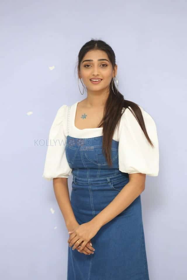Priya Vadlamani At College Kumar Movie Teaser Launch Photos 14