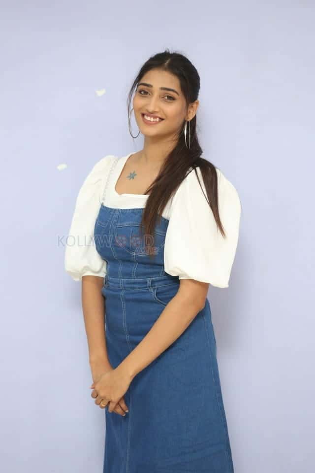 Priya Vadlamani At College Kumar Movie Teaser Launch Photos 15