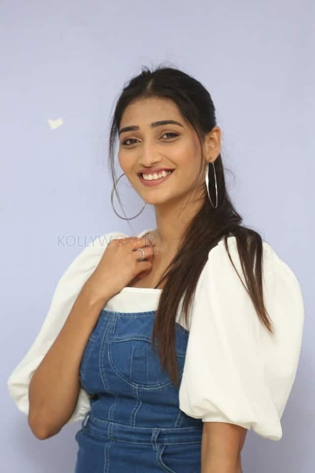 Priya Vadlamani At College Kumar Movie Teaser Launch Photos 17