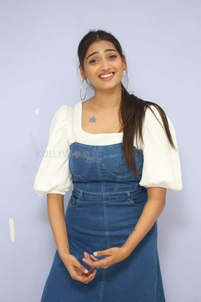 Priya Vadlamani At College Kumar Movie Teaser Launch Photos 18