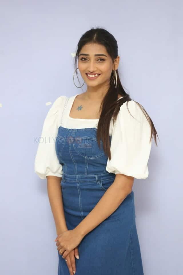 Priya Vadlamani At College Kumar Movie Teaser Launch Photos 20