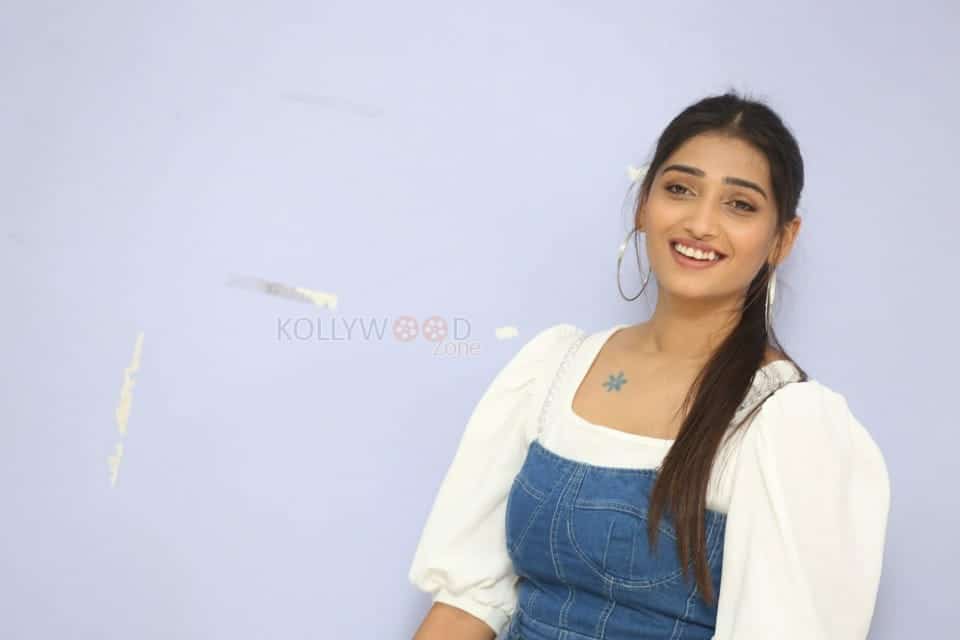 Priya Vadlamani At College Kumar Movie Teaser Launch Photos 21
