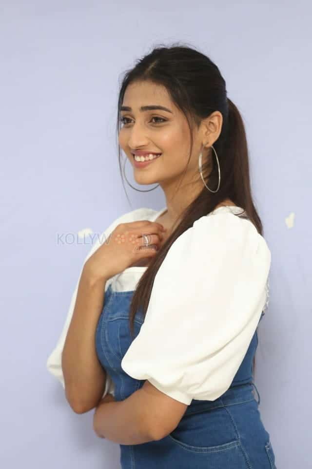 Priya Vadlamani At College Kumar Movie Teaser Launch Photos 22