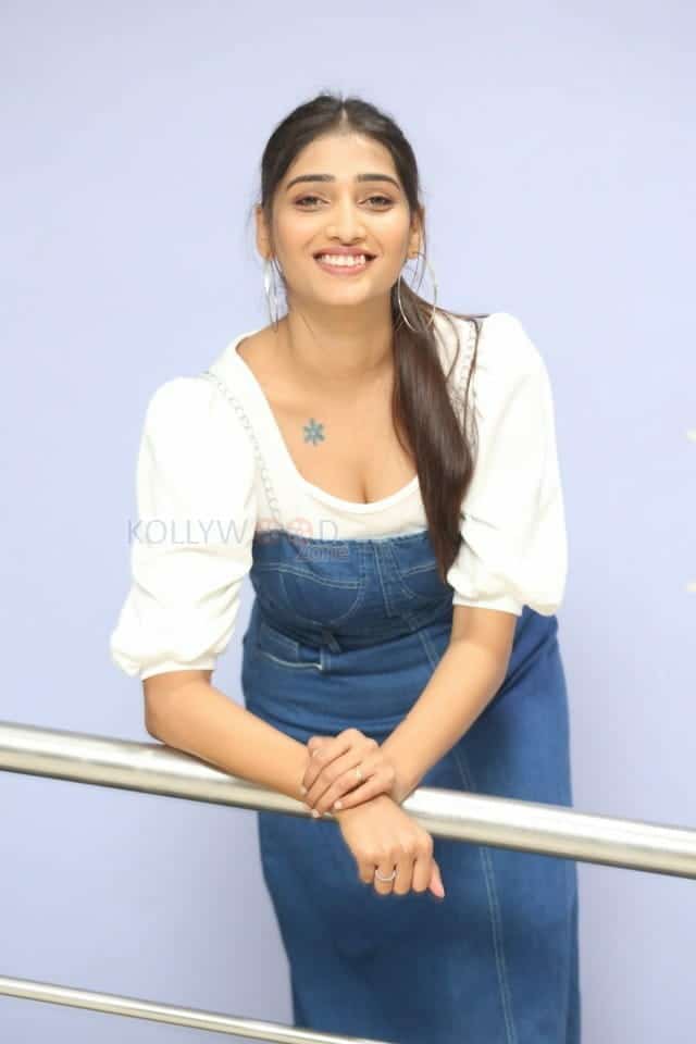 Priya Vadlamani At College Kumar Movie Teaser Launch Photos 23