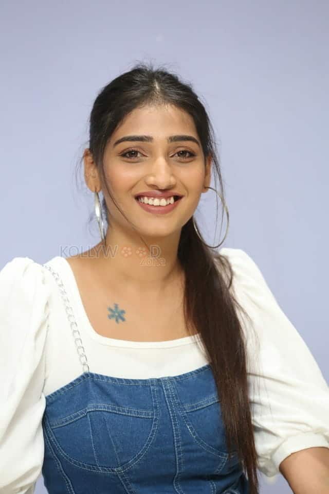 Priya Vadlamani At College Kumar Movie Teaser Launch Photos 29