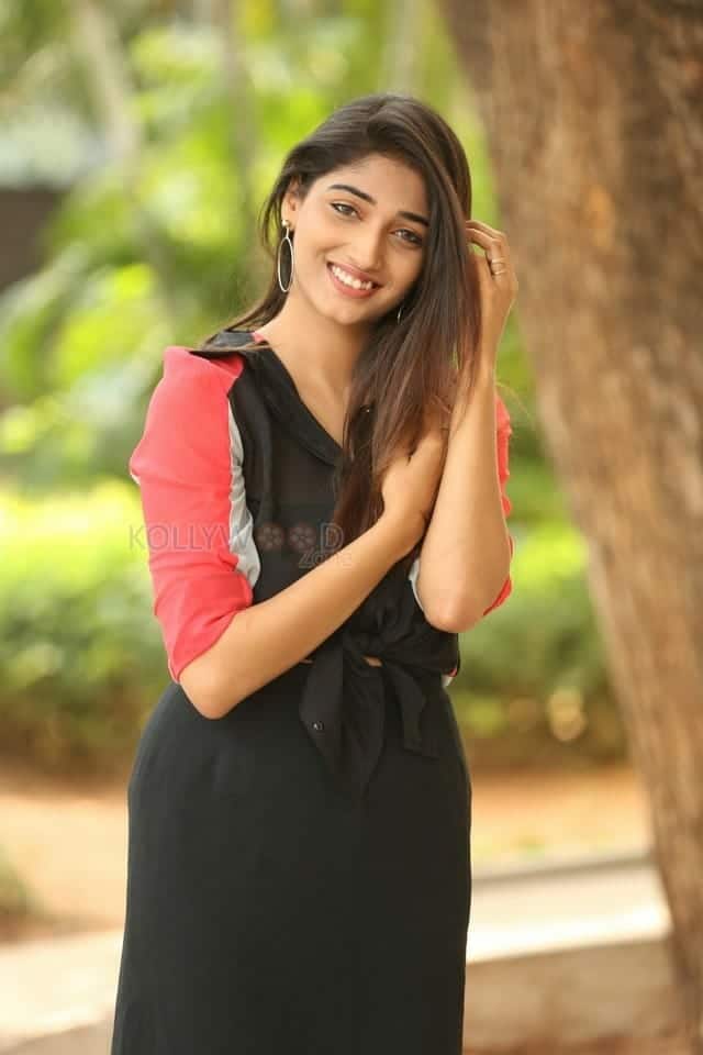 Priya Vadlamani At Husharu Press Meet Photos 15