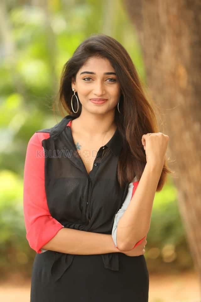 Priya Vadlamani At Husharu Press Meet Photos 19