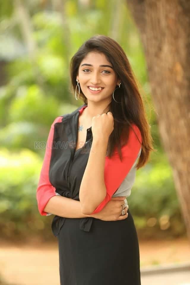 Priya Vadlamani At Husharu Press Meet Photos 20