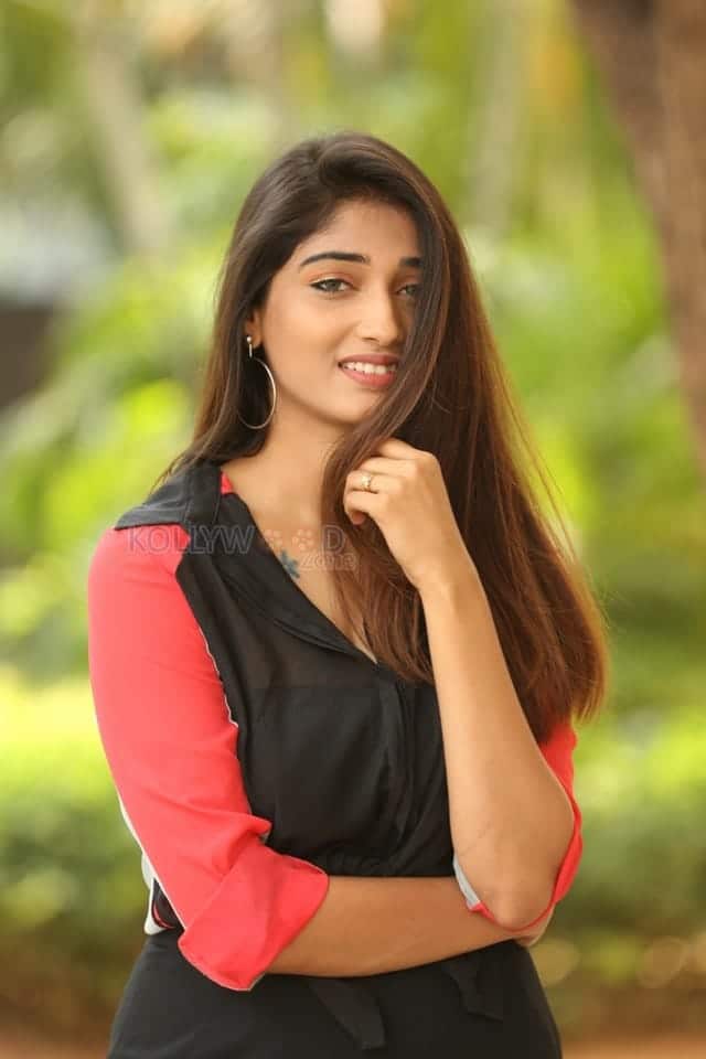 Priya Vadlamani At Husharu Press Meet Photos 25