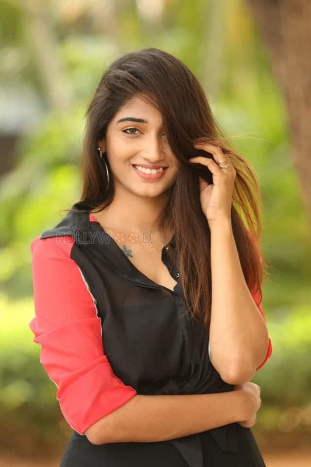 Priya Vadlamani At Husharu Press Meet Photos 27