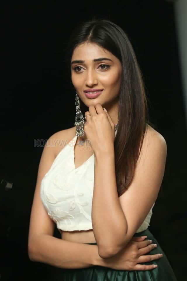 Priya Vadlamani At Shubhalekha Lu Pre Release Event Pictures 07