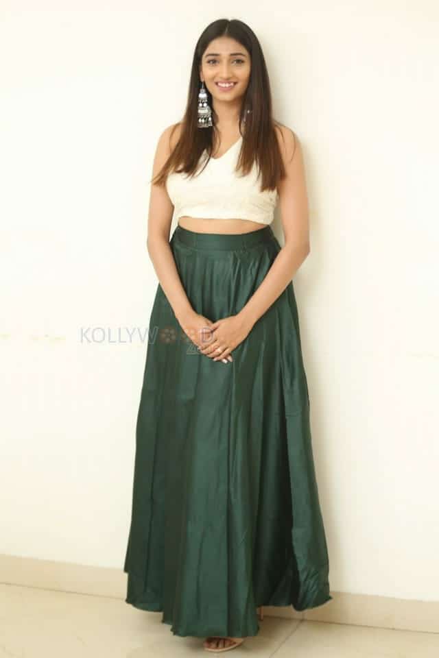 Priya Vadlamani At Shubhalekha Lu Pre Release Event Pictures 12