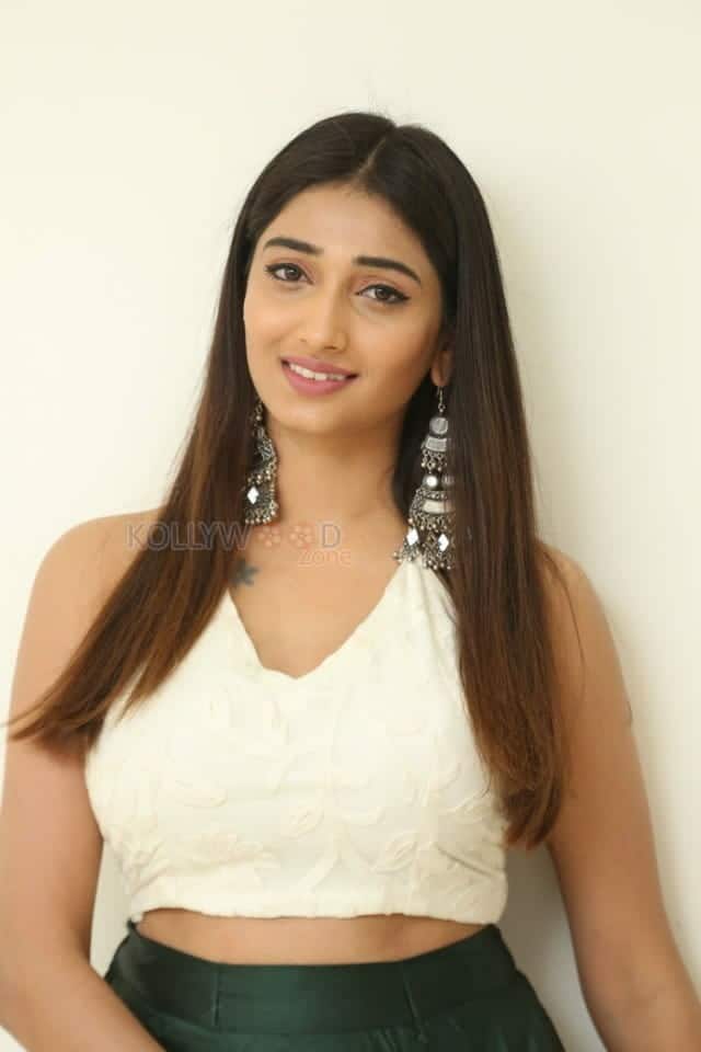 Priya Vadlamani At Shubhalekha Lu Pre Release Event Pictures 16
