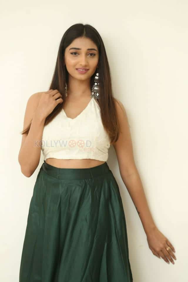 Priya Vadlamani At Shubhalekha Lu Pre Release Event Pictures 17