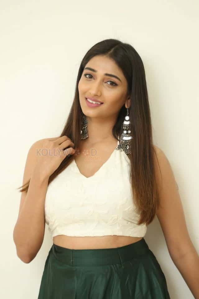 Priya Vadlamani At Shubhalekha Lu Pre Release Event Pictures 18
