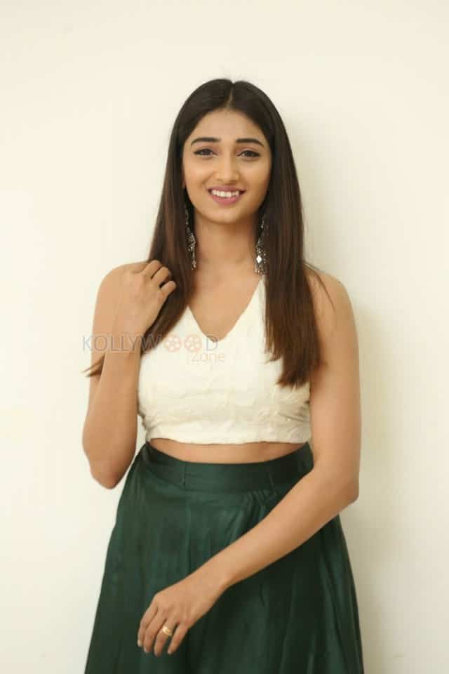 Priya Vadlamani At Shubhalekha Lu Pre Release Event Pictures 19
