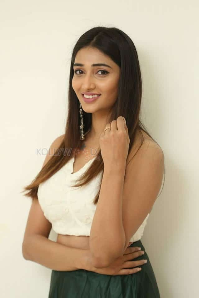 Priya Vadlamani At Shubhalekha Lu Pre Release Event Pictures 20