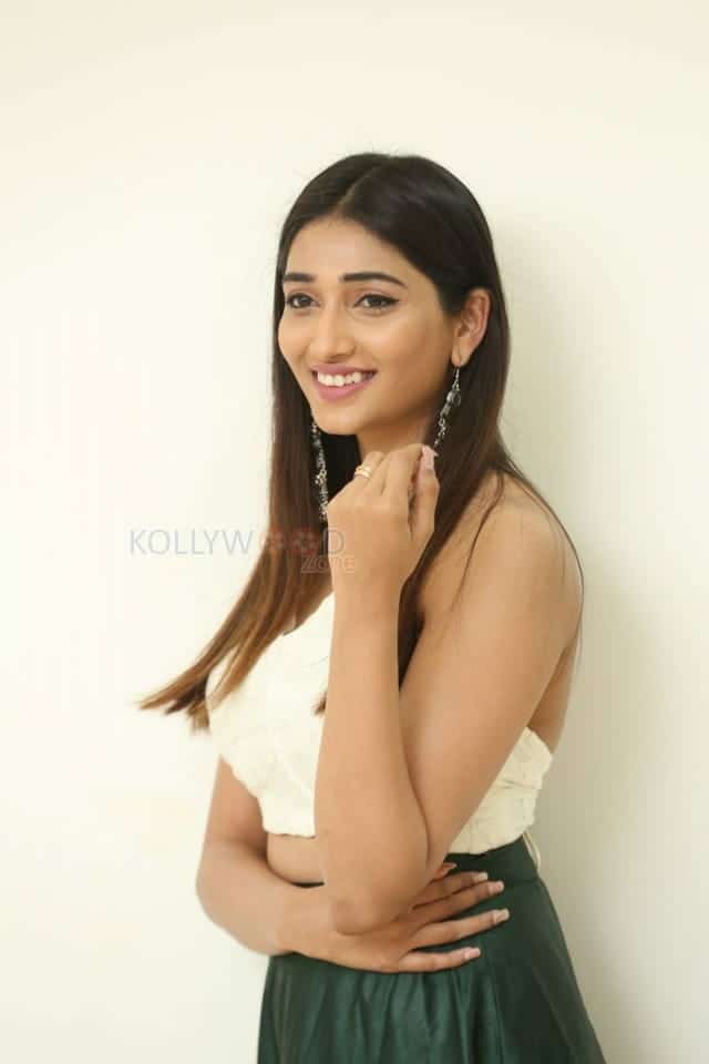 Priya Vadlamani At Shubhalekha Lu Pre Release Event Pictures 21